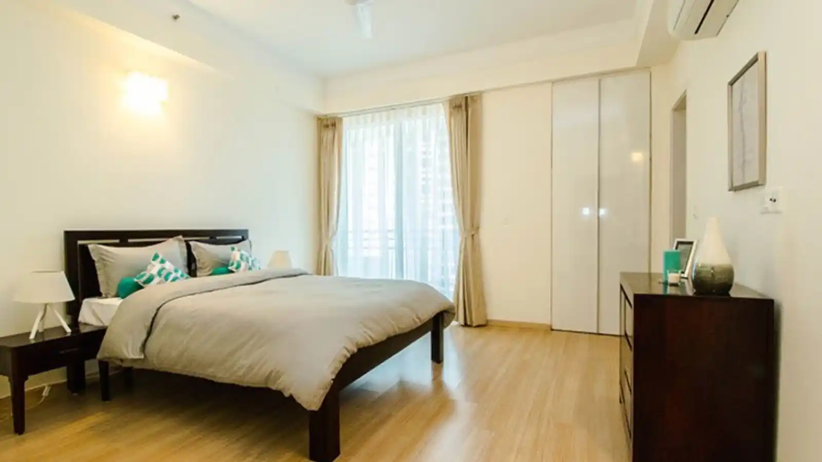 DLF-Belaire-Apartments-In-Sector-54-Gurgaon-Bedroom